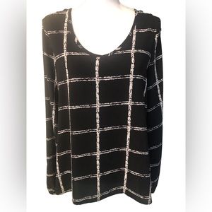 Ariella Black & White Top With Grommet Sleeves NWT